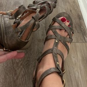 Steve Madden mini wedge sandal